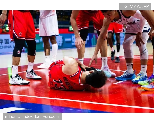 郭艾伦左膝重伤恐赛季报销 广州后卫线遭遇重大打击